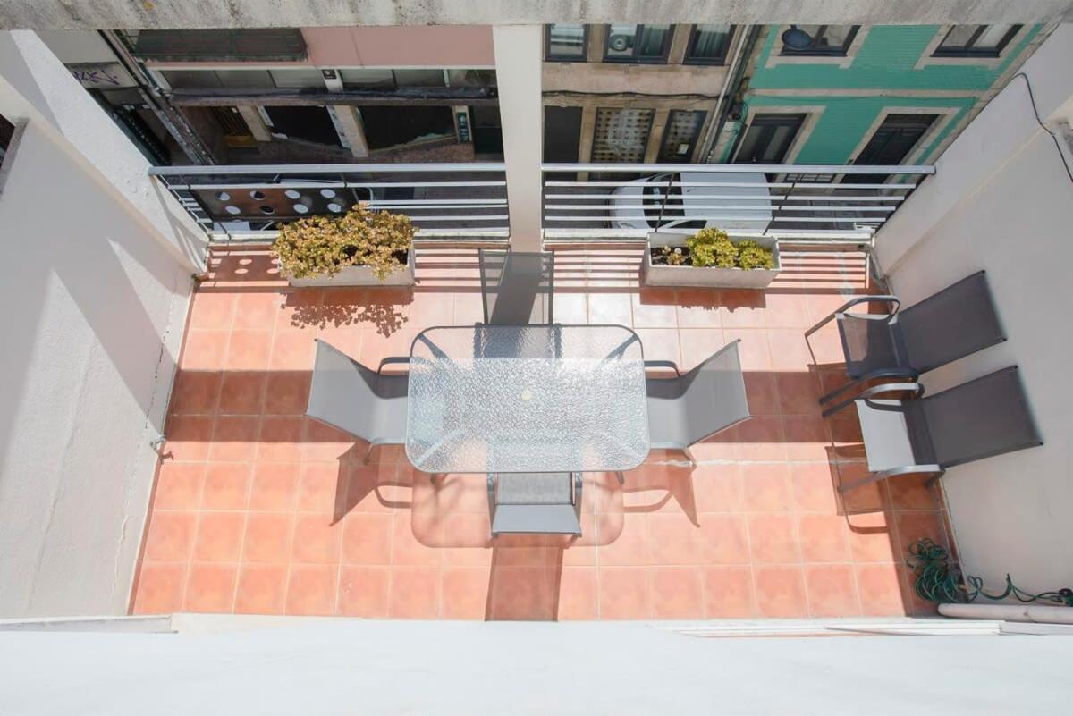 Liiiving In - Downtown Balcony
